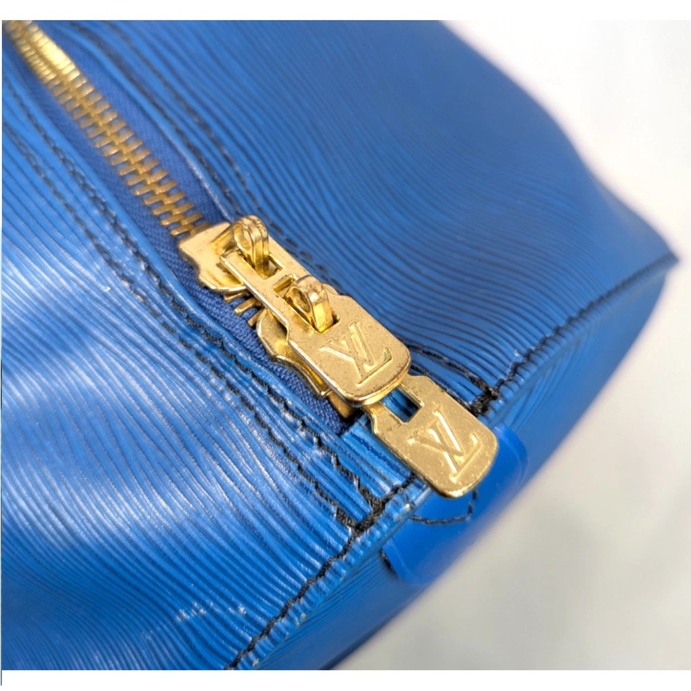 Louis Vuitton Blue Travel Bag - Picture 10 of 16